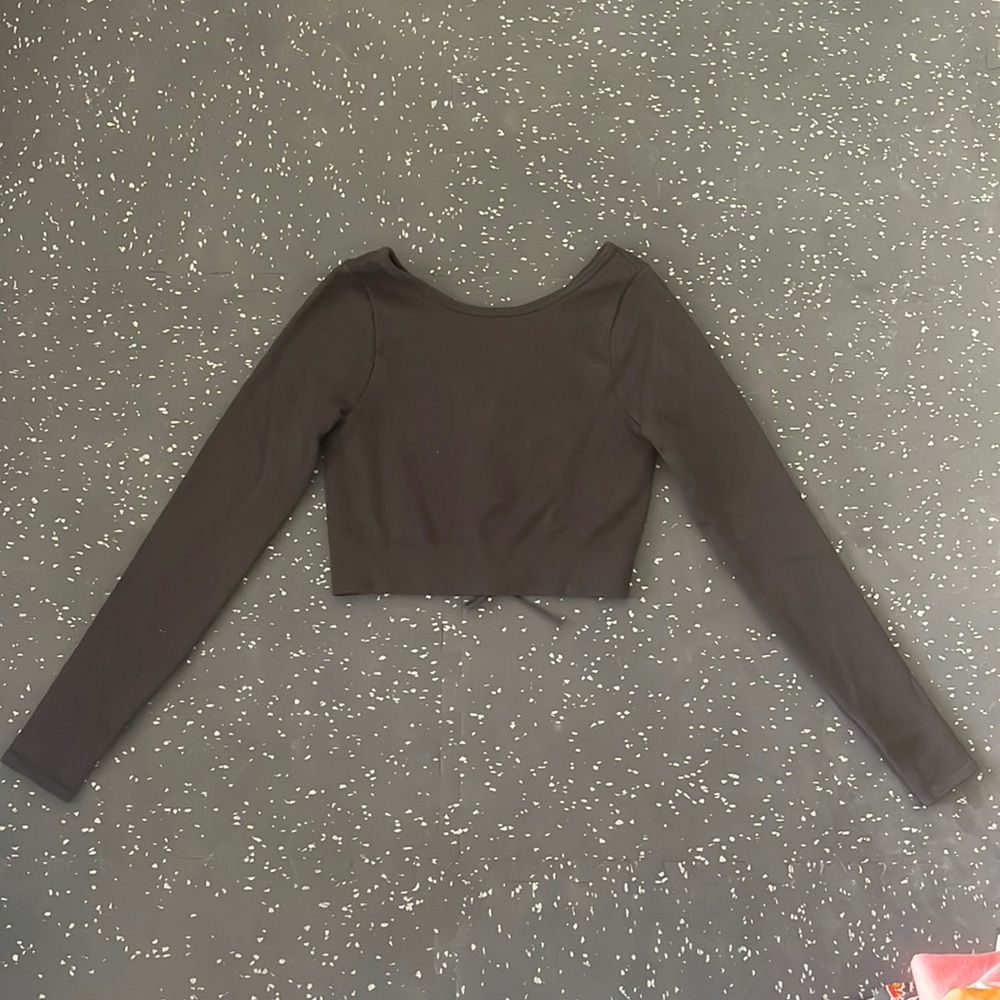 Cropped ribbed long sleeve shirt